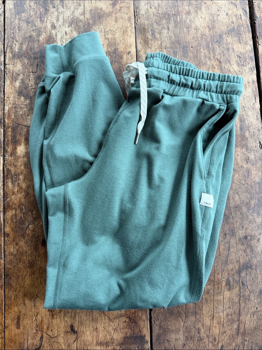 Vuori Performance Jogger in Marsh Heather